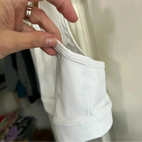 EUC Old Navy Active Powersoft medium support go dry sports bra, size S. White - Picture 5 of 8